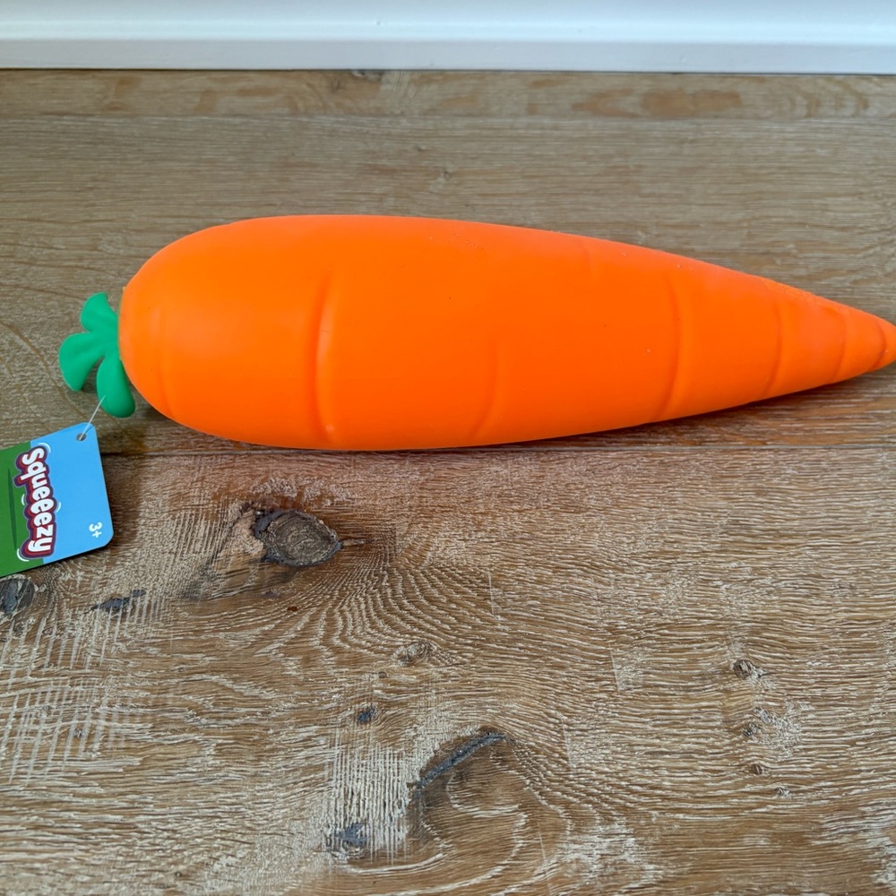 Squeeezy Carrot Toy * VIRAL - Hard to find